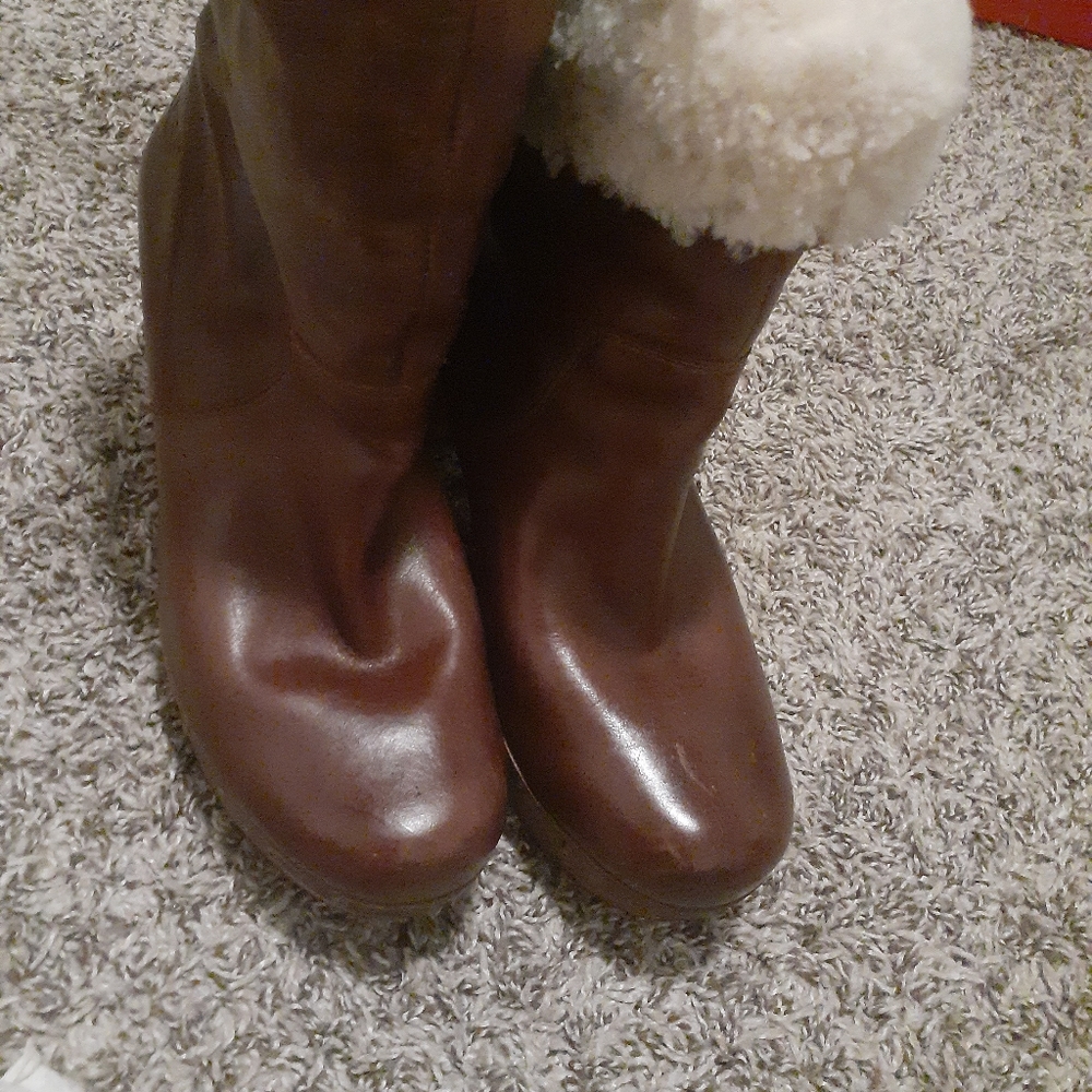 UGG Brown leather women Boots  size 9